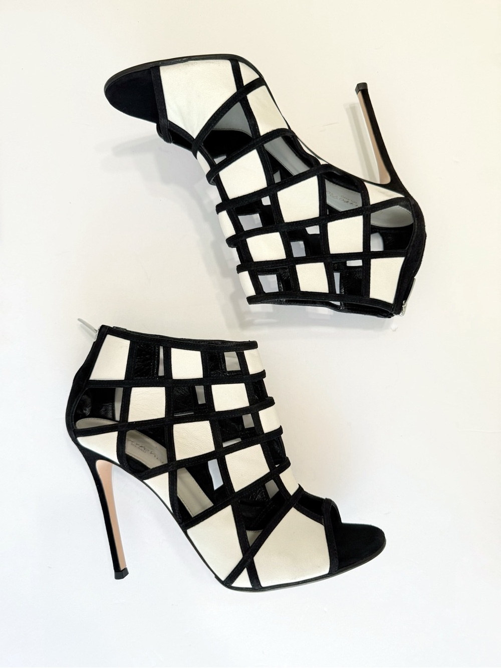 GIANVITO ROSSI BLACK SUEDE WHITE LEATHER SQUARE CUTOUT OPEN TOE BOOTIE HEELS - Picture 5 of 12